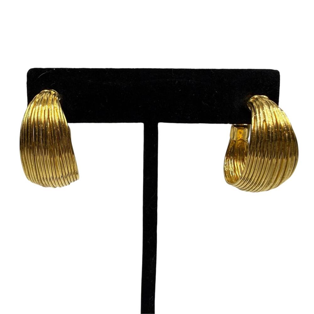 VTG Monet Gold Tone Ribbed Curved Half Hoop Post Earrings Classic Elegant 1 in
